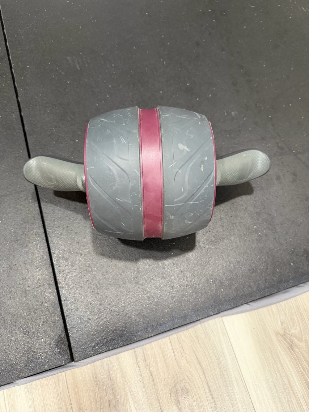 Dual-Wheel Ab Roller in Gray and red